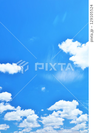夏の青空と雲 129105524