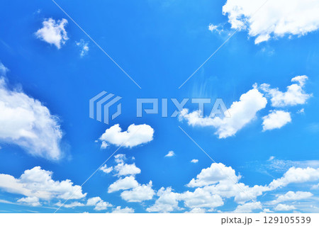 夏の青空と雲 129105539