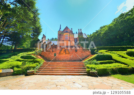 緑に囲まれた中庭、ロックハート城（群馬県） 129105588