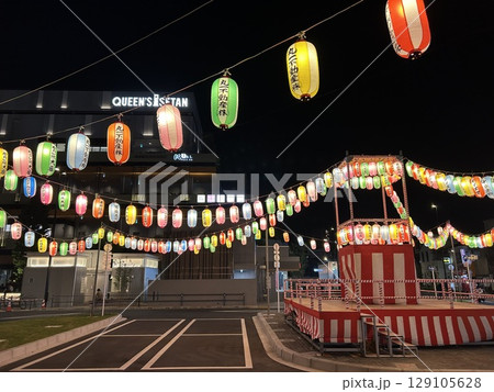 JR十条駅前の盆踊りのやぐら JR十条駅前の盆踊りのやぐら 129105628