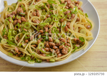 納豆とネギの和風パスタ 129105730
