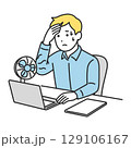 暑さに耐えながらデスクで仕事をする男性（夏のオフィス） 129106167
