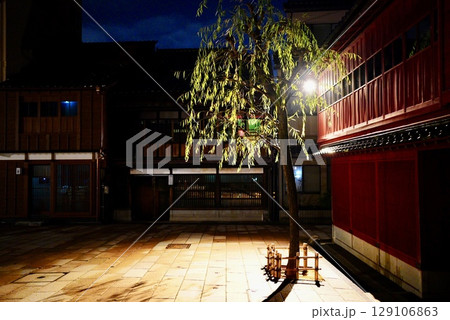 ひがし茶屋街のライトアップ ひがし茶屋街のライトアップ 129106863