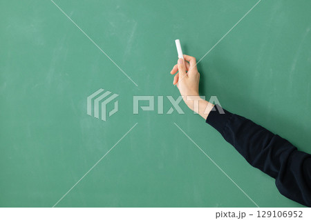 黒板　チョーク　学校 129106952