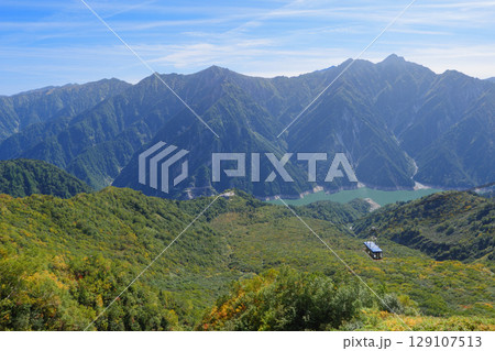 大観峰から望む初秋の黒部平 129107513