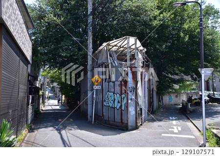 新宿区・高田馬場の裏道風景 新宿区・高田馬場の裏道風景 129107571