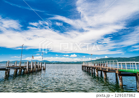 琵琶湖風景　滋賀県高島市海津大崎からの眺め 129107862