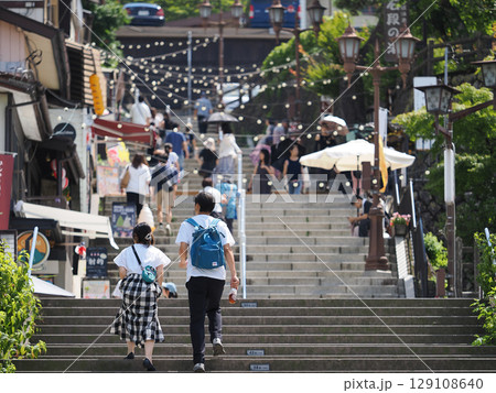 夏の伊香保温泉 石段街の風景 夏の伊香保温泉 石段街の風景 129108640