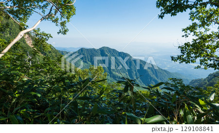 夏の妙高山登山(天狗堂~鎖場:神奈山を望む) 夏の妙高山登山(天狗堂~鎖場:神奈山を望む) 129108841
