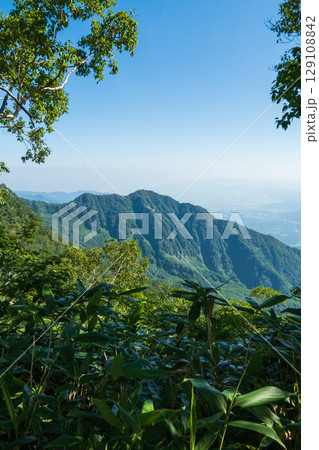 夏の妙高山登山(天狗堂~鎖場:神奈山を望む) 夏の妙高山登山(天狗堂~鎖場:神奈山を望む) 129108842