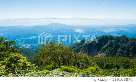 夏の妙高山登山（天狗堂～鎖場：野尻湖方面の眺め） 129108870