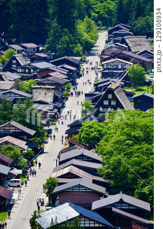 白川郷の美しい夏の合掌造の風景 129108934