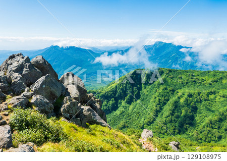 夏の妙高山登山(鎖場~山頂:黒姫山・高妻山の眺め) 夏の妙高山登山(鎖場~山頂:黒姫山・高妻山の眺め) 129108975