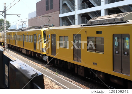 近江鉄道へ向かう西武鉄道旧2000系電車（小手指車両基地→JR新秋津駅） 129109241
