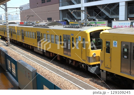 近江鉄道へ向かう西武鉄道旧2000系電車(小手指車両基地→JR新秋津駅) 近江鉄道へ向かう西武鉄道旧2000系電車(小手指車両基地→JR新秋津駅) 129109245
