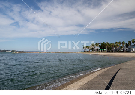 海へと続く道 海へと続く道 129109721