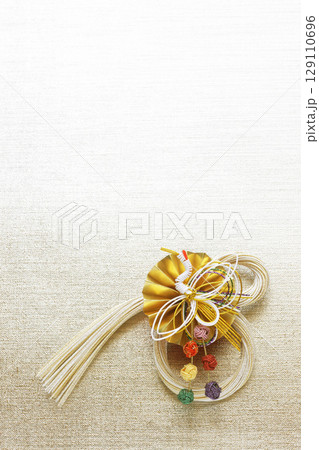 和素材の背景 水引飾り 和素材の背景 水引飾り 129110696