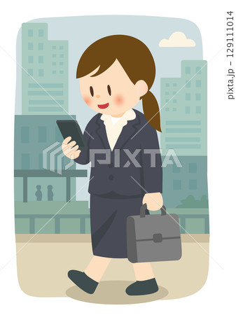 スーツ姿でスマホを操作する働く女性 129111014