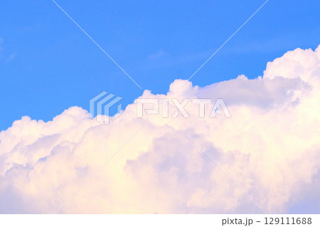 青空と白い雲・背景素材 青空と白い雲・背景素材 129111688