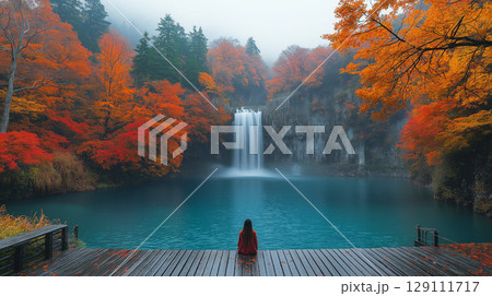 紅葉と滝 129111717