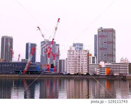 江東区のビル群 129111743