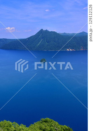 初夏の摩周湖（北海道・弟子屈町） 129112126