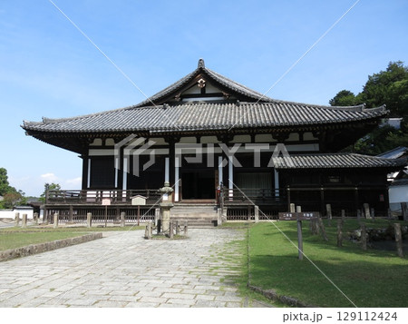 奈良市の東大寺にある法華堂（三月堂） 129112424