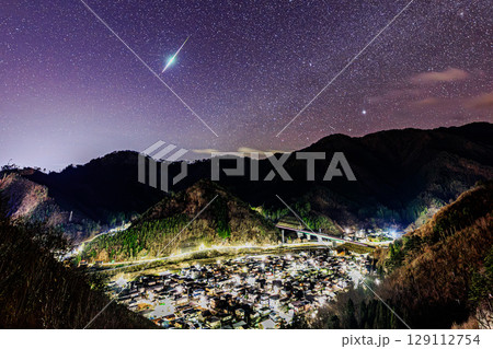 静寂な町に瞬く宇宙の奇跡 静寂な町に瞬く宇宙の奇跡 129112754
