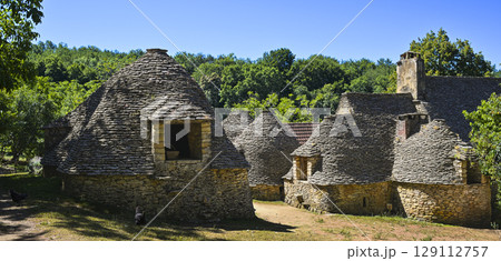 France, Dordogne, Perigord Noir, Dordogne valley, Saint-Andre-d'Allas, cabanes du Breuil, old dry France, Dordogne, Perigord Noir, Dordogne valley, Saint-Andre-d'Allas, cabanes du Breuil, old dry 129112757