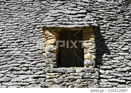 France, Dordogne, Perigord Noir, Dordogne valley, Saint-Andre-d'Allas, cabanes du Breuil, old dry France, Dordogne, Perigord Noir, Dordogne valley, Saint-Andre-d'Allas, cabanes du Breuil, old dry 129112807