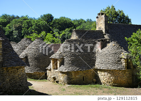 France, Dordogne, Perigord Noir, Dordogne valley, Saint-Andre-d'Allas, cabanes du Breuil, old dry France, Dordogne, Perigord Noir, Dordogne valley, Saint-Andre-d'Allas, cabanes du Breuil, old dry 129112815
