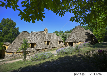 France, Dordogne, Perigord Noir, Dordogne valley, Saint-Andre-d'Allas, cabanes du Breuil, old dry France, Dordogne, Perigord Noir, Dordogne valley, Saint-Andre-d'Allas, cabanes du Breuil, old dry 129112820