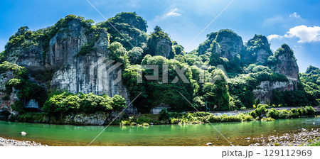 新緑の青の洞門　パノラマ【大分県中津市本耶馬渓】 129112969