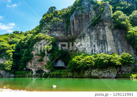 新緑の青の洞門【大分県中津市本耶馬渓】 129112991