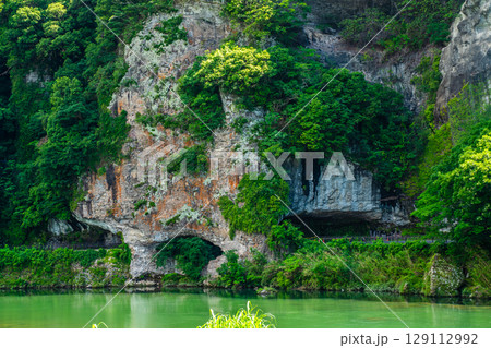 新緑の青の洞門【大分県中津市本耶馬渓】 129112992