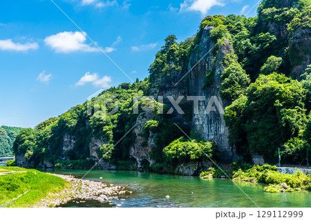 新緑の青の洞門【大分県中津市本耶馬渓】 129112999