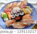 新鮮なお寿司盛り合わせ 129113217