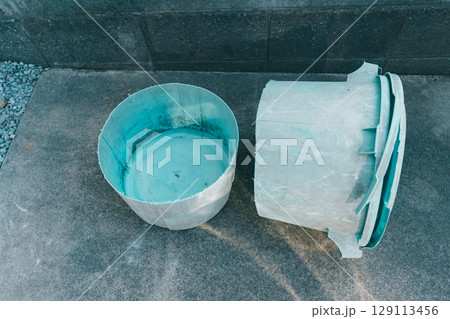 ポリバケツを切断して捨てる 129113456