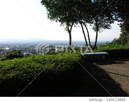 奈良・白毫寺の境内からの眺め(奈良市街・生駒山など) 奈良・白毫寺の境内からの眺め(奈良市街・生駒山など) 129113602