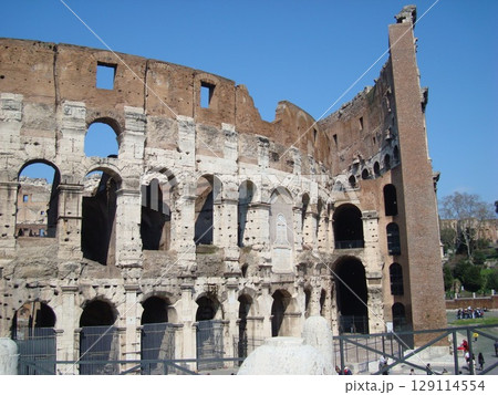 イタリア　ローマのコロッセオの建物 129114554