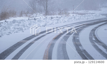 雪道 アイスバーン(奥大山) 雪道 アイスバーン(奥大山) 129114600