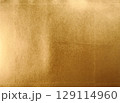 金色の和紙素材。お正月やお歳暮で使えそうな高級感のある金箔の背景素材。 129114960