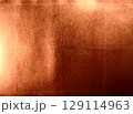 銅箔の和紙素材。お正月やお歳暮で使えそうな高級感のある銅箔の背景素材。 129114963