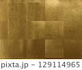 金色の和紙素材。お正月やお歳暮で使えそうな高級感のある金箔の背景素材。 129114965