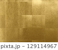 金色の和紙素材。お正月やお歳暮で使えそうな高級感のある金箔の背景素材。 129114967
