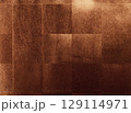 銅箔の和紙素材。お正月やお歳暮で使えそうな高級感のある銅箔の背景素材。 129114971
