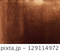 銅箔の和紙素材。お正月やお歳暮で使えそうな高級感のある銅箔の背景素材。 129114972