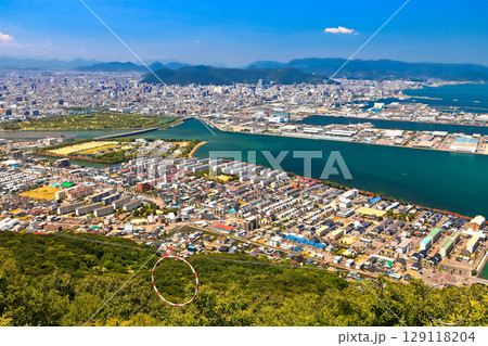 【香川県】屋島山頂「やしまーる展望台」から見た高松市街地の風景(日本観光地100選) 【香川県】屋島山頂「やしまーる展望台」から見た高松市街地の風景(日本観光地100選) 129118204