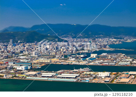 【香川県】屋島山頂「やしまーる展望台」から見た高松市街地の風景（日本観光地100選） 129118210