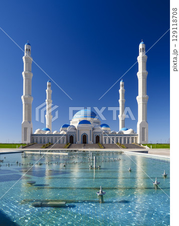 カザフスタン・アスタナ～青空に映えるグランドモスク / Astana Grand Mosque 129118708